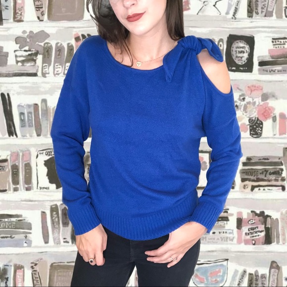 Royal blue cutie sweater ๐ฅ - Picture 2 of 6
